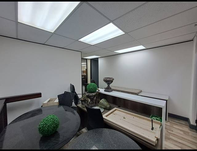 174M² OFFICE TO LET IN DUNKELD WEST
